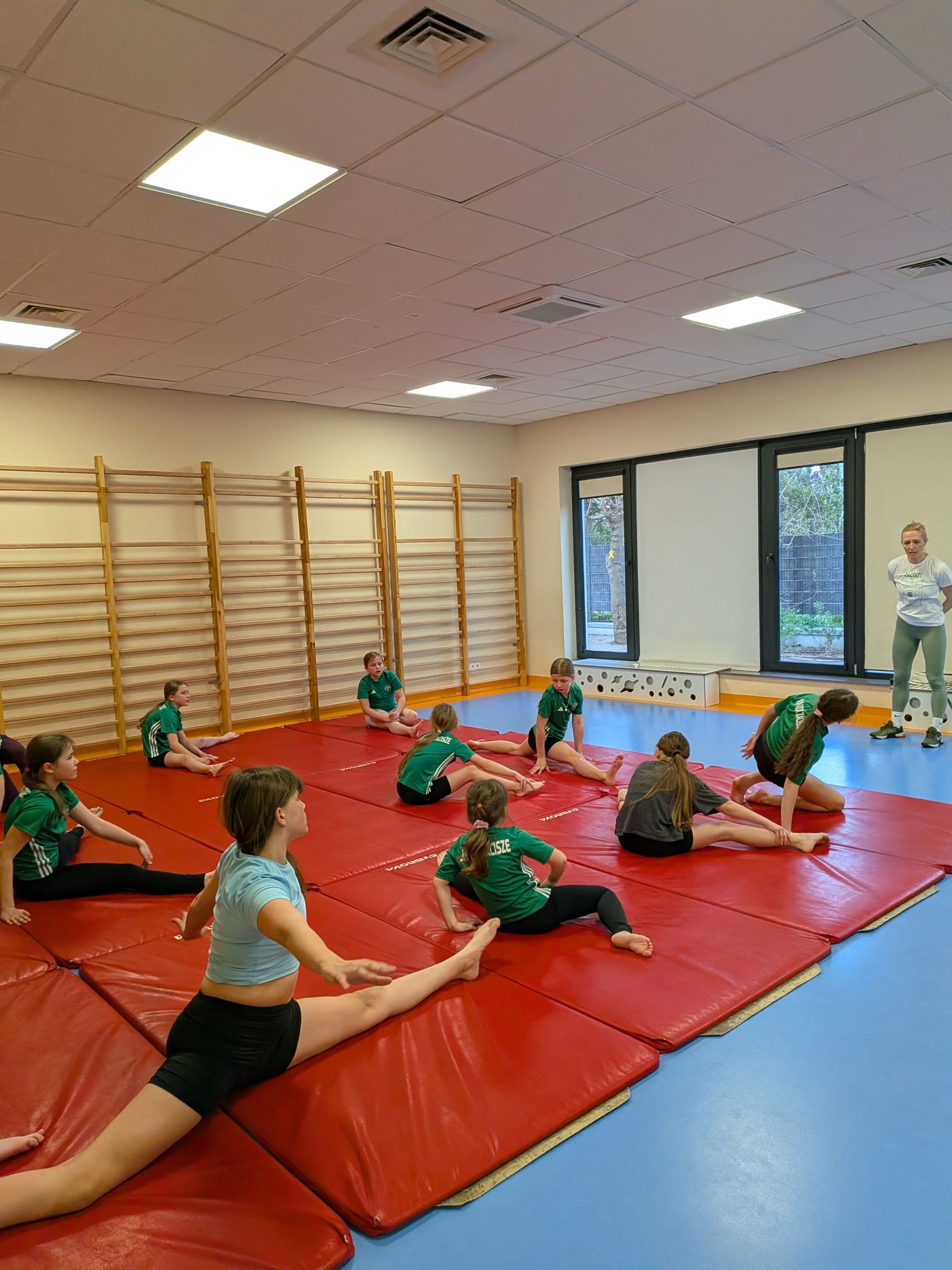 uks junior zacisze - akrobatyka